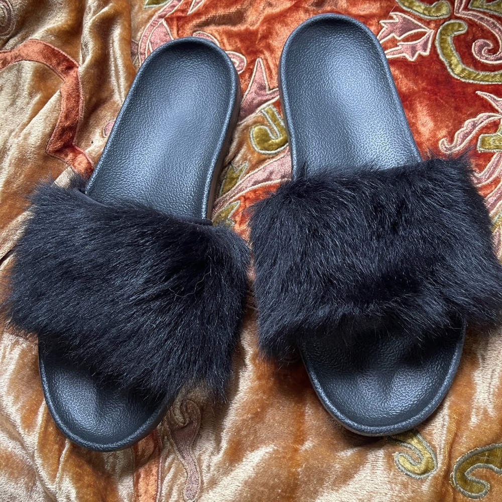 UGG ROYALE FURRY SLIDE